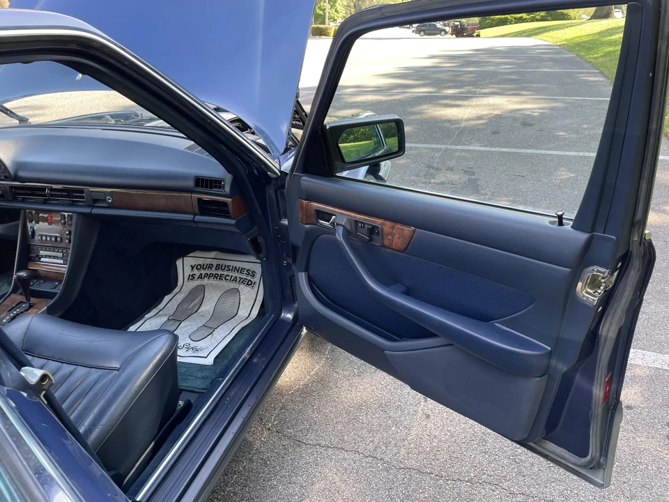 1988 Mercedes-Benz W126 S-Class Sedan - Image 24 of 31