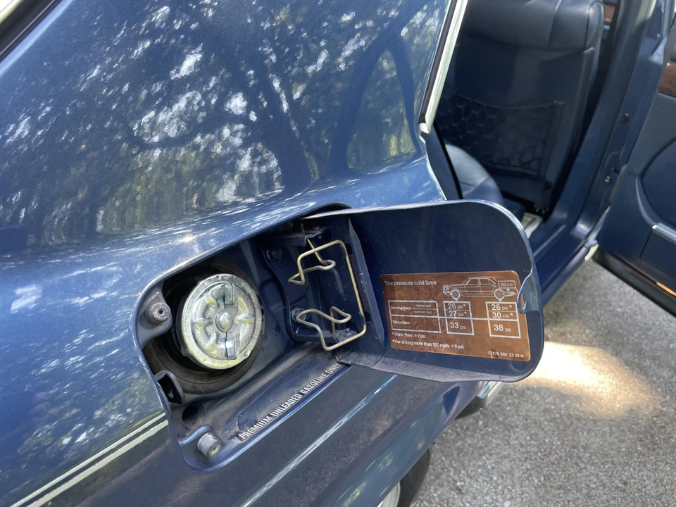 1988 Mercedes-Benz W126 S-Class Sedan - Image 16 of 31