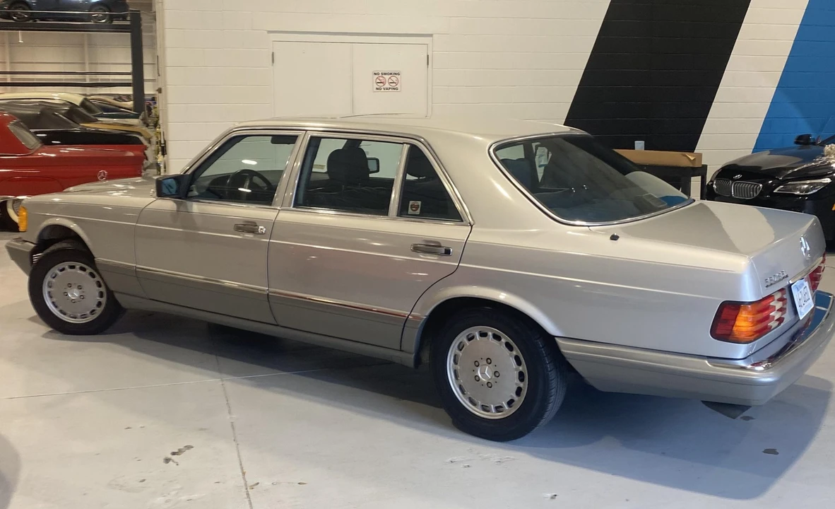 1988 Mercedes-Benz W126 S-Class Sedan - Image 4 of 31