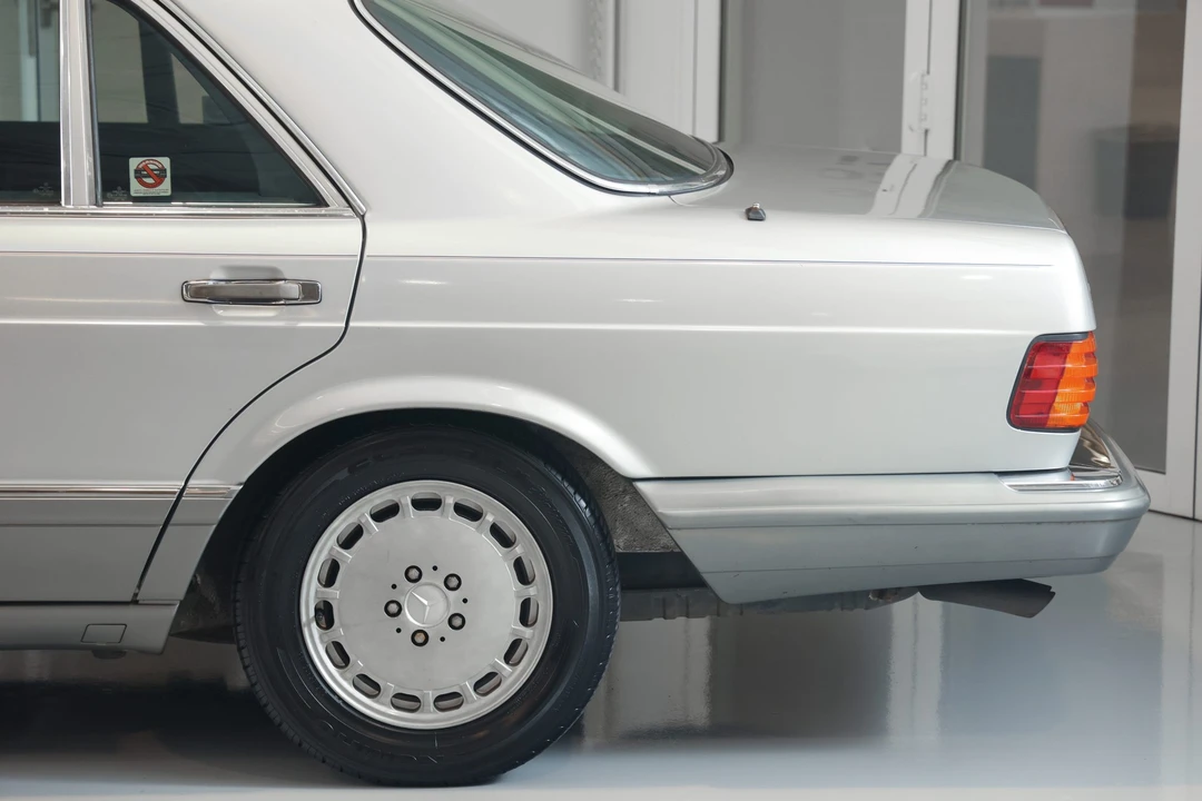 1988 Mercedes-Benz W126 S-Class Sedan - Image 12 of 31