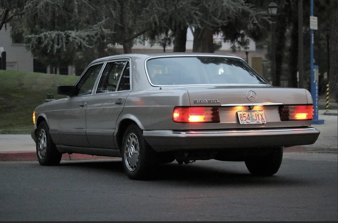1988 Mercedes-Benz W126 S-Class Sedan - Image 8 of 31