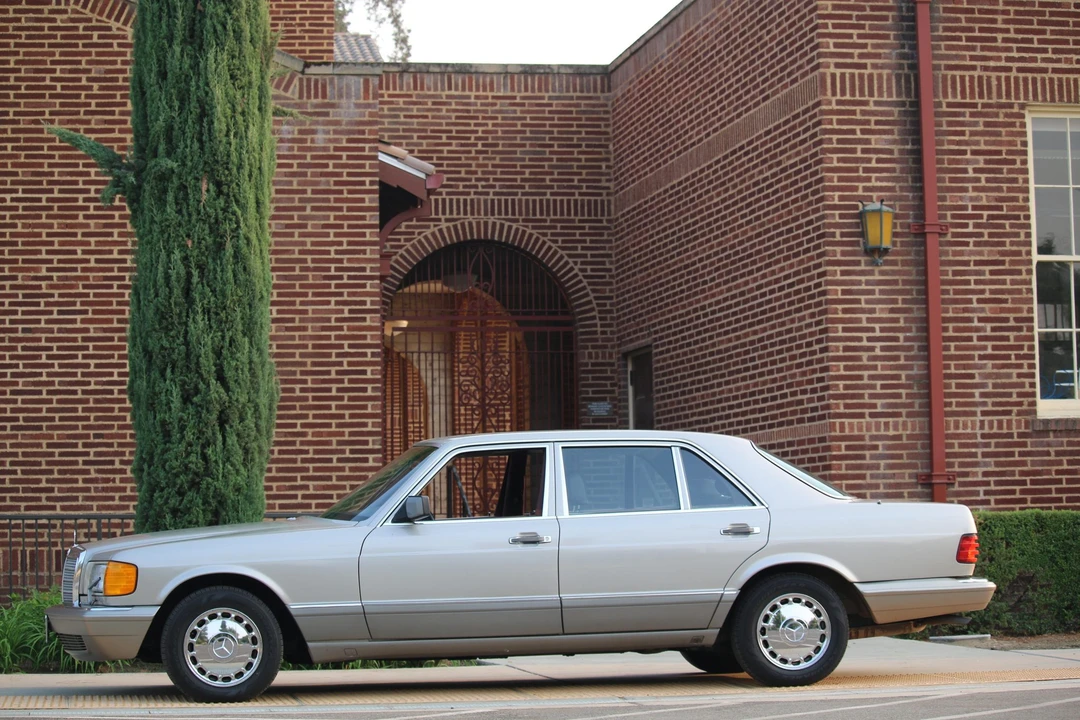 1988 Mercedes-Benz W126 S-Class Sedan - Image 6 of 31
