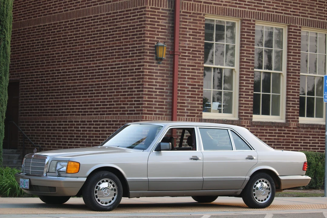 1988 Mercedes-Benz W126 S-Class Sedan - Image 4 of 31