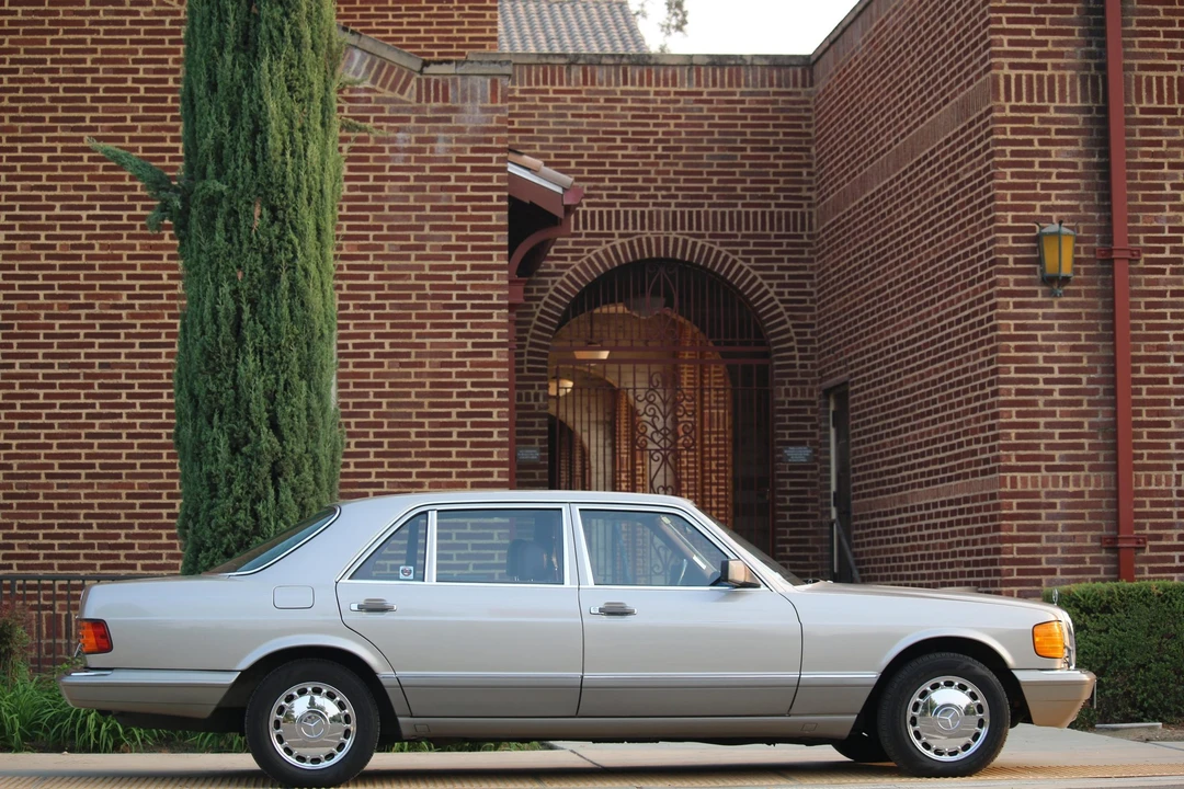 1988 Mercedes-Benz W126 S-Class Sedan - Image 17 of 31