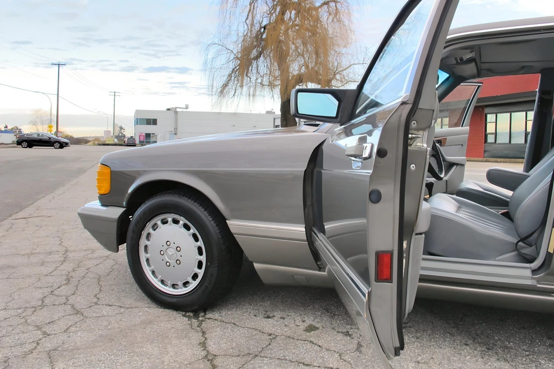 1988 Mercedes-Benz W126 S-Class Sedan - Image 24 of 31