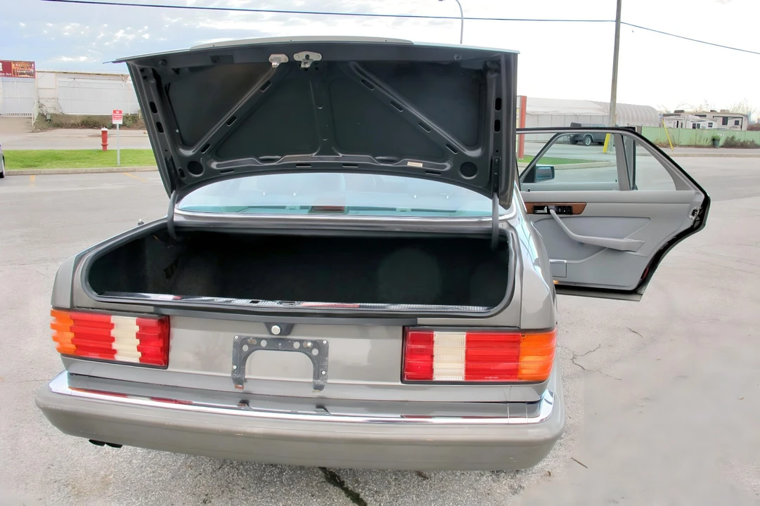 1988 Mercedes-Benz W126 S-Class Sedan - Image 20 of 31