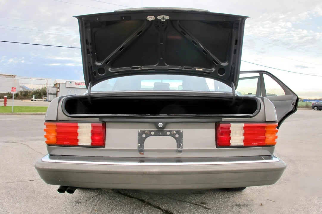 1988 Mercedes-Benz W126 S-Class Sedan - Image 19 of 31
