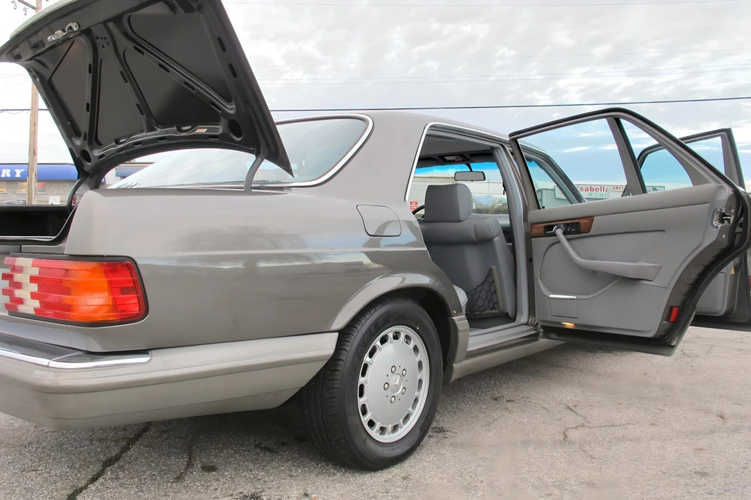 1988 Mercedes-Benz W126 S-Class Sedan - Image 23 of 31