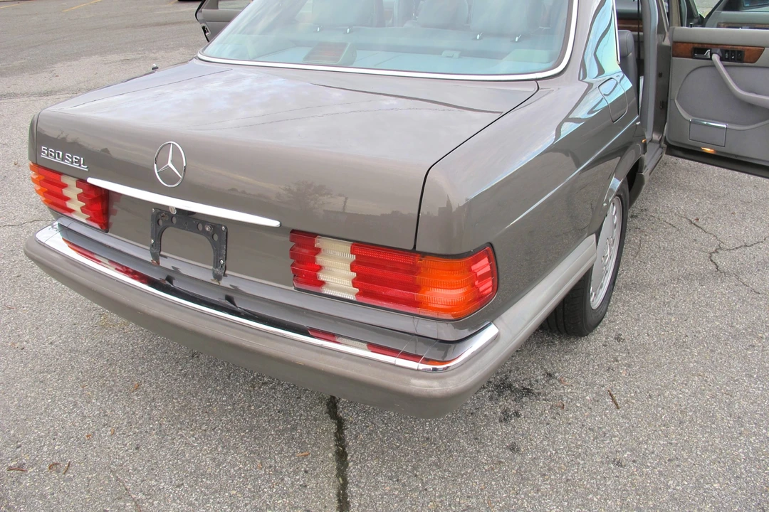 1988 Mercedes-Benz W126 S-Class Sedan - Image 30 of 31