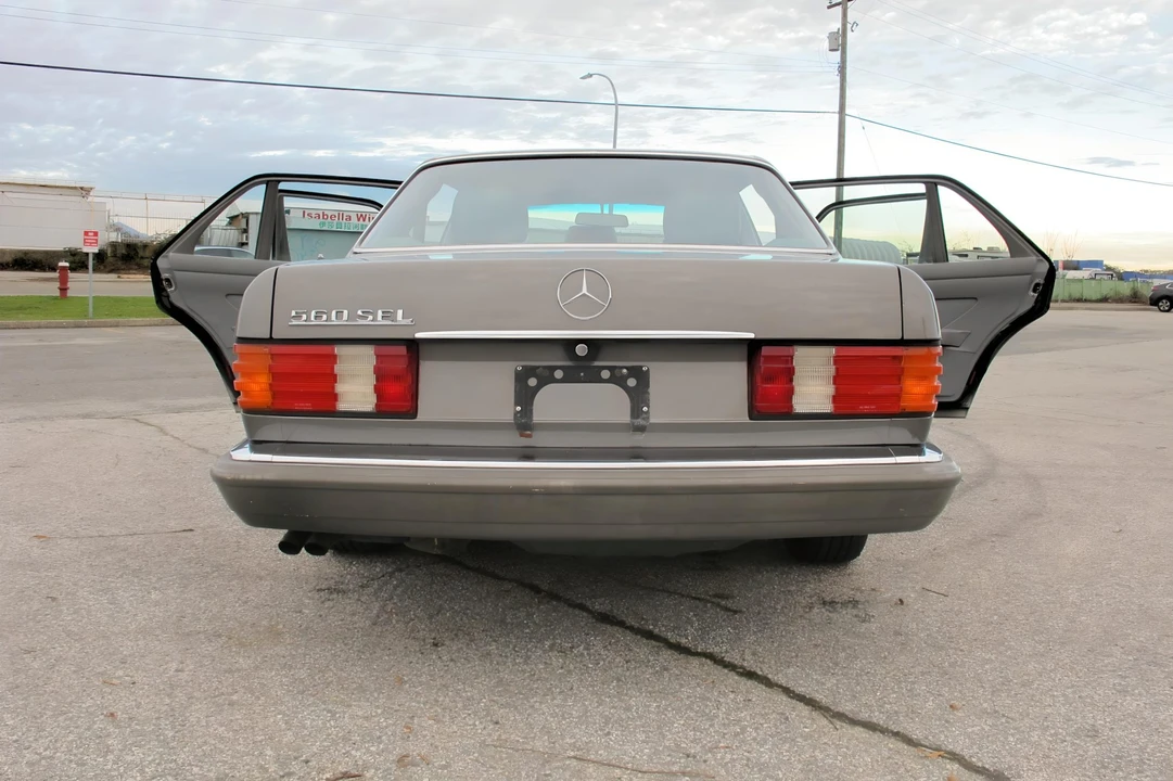 1988 Mercedes-Benz W126 S-Class Sedan - Image 17 of 31