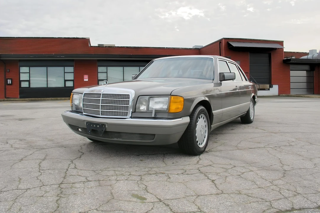 1988 Mercedes-Benz W126 S-Class Sedan - Image 2 of 31