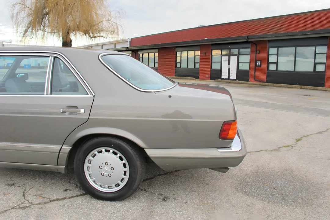1988 Mercedes-Benz W126 S-Class Sedan - Image 27 of 31