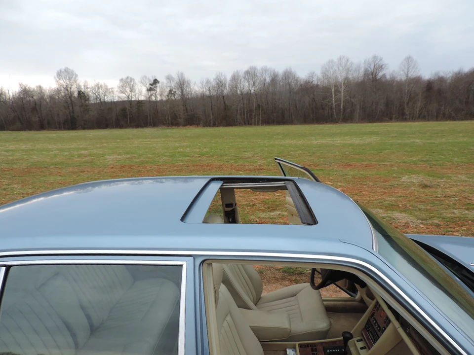 1988 Mercedes-Benz W126 S-Class Sedan - Image 25 of 31