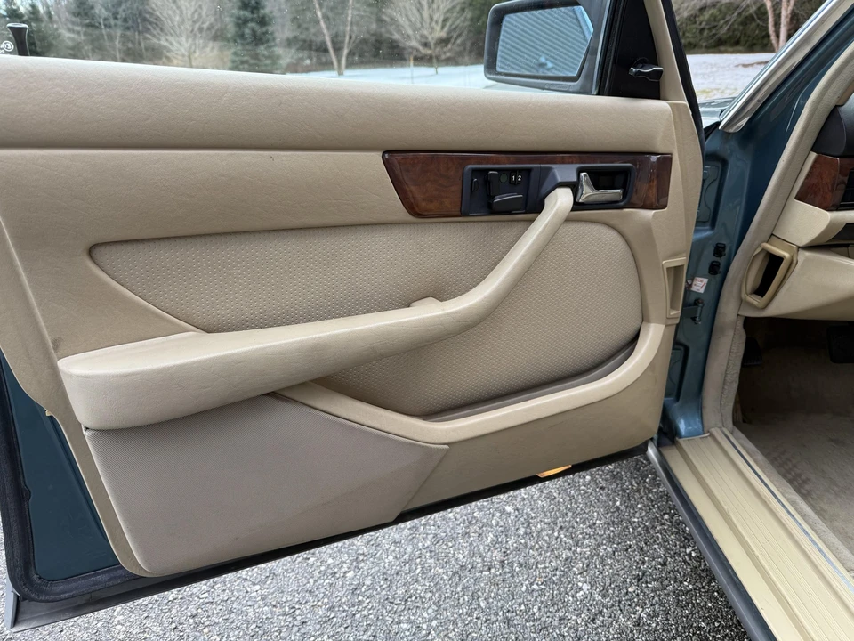 1988 Mercedes-Benz W126 S-Class Sedan - Image 25 of 31