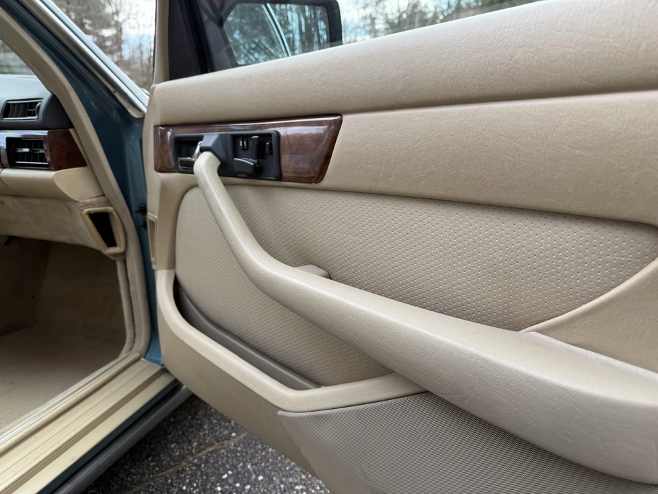 1988 Mercedes-Benz W126 S-Class Sedan - Image 29 of 31