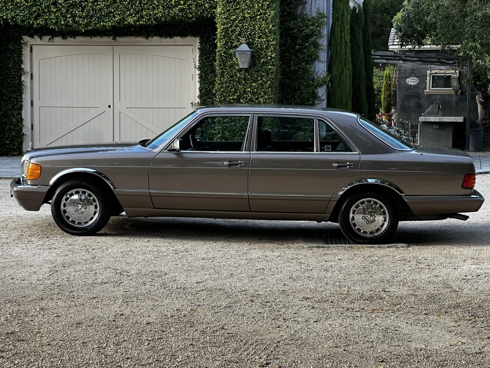 1988 Mercedes-Benz W126 S-Class Sedan - Image 3 of 31