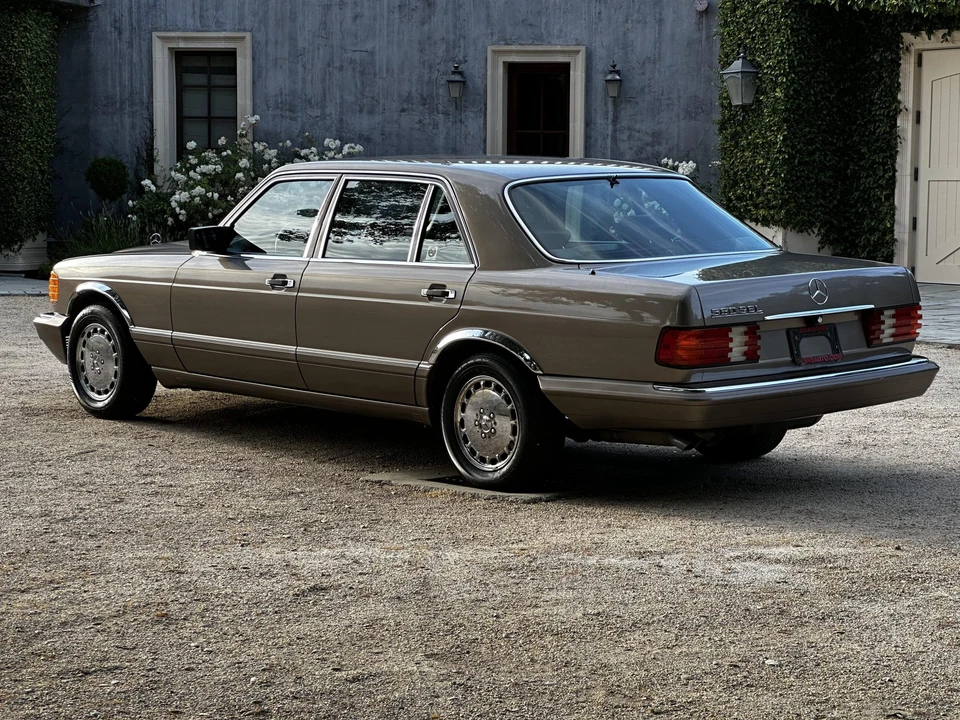 1988 Mercedes-Benz W126 S-Class Sedan - Image 4 of 31