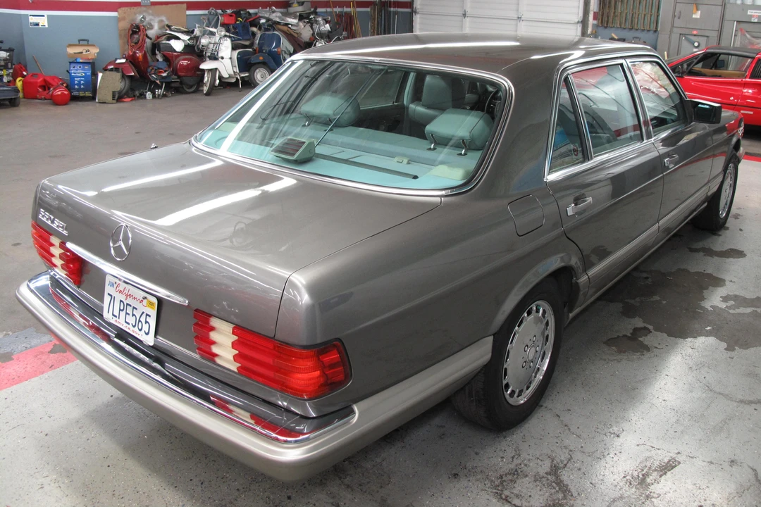 1988 Mercedes-Benz W126 S-Class Sedan - Image 4 of 5