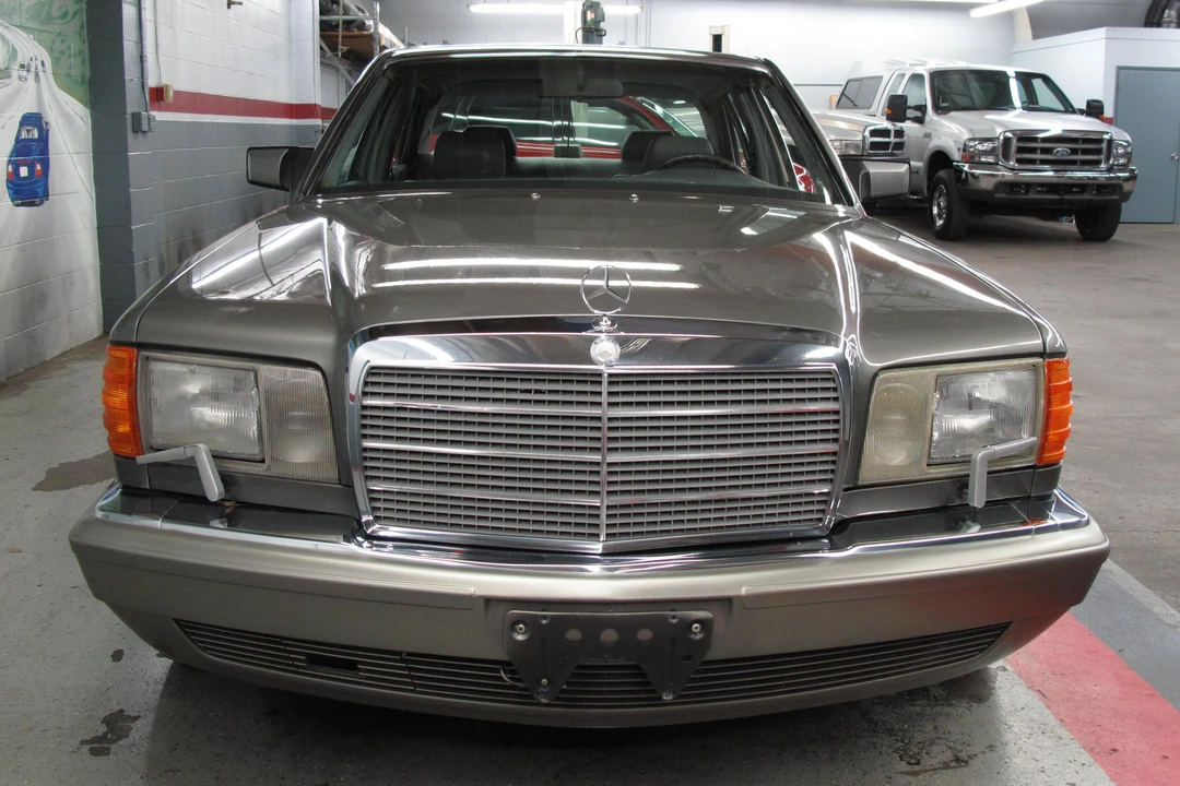 1988 Mercedes-Benz W126 S-Class Sedan - Image 2 of 5