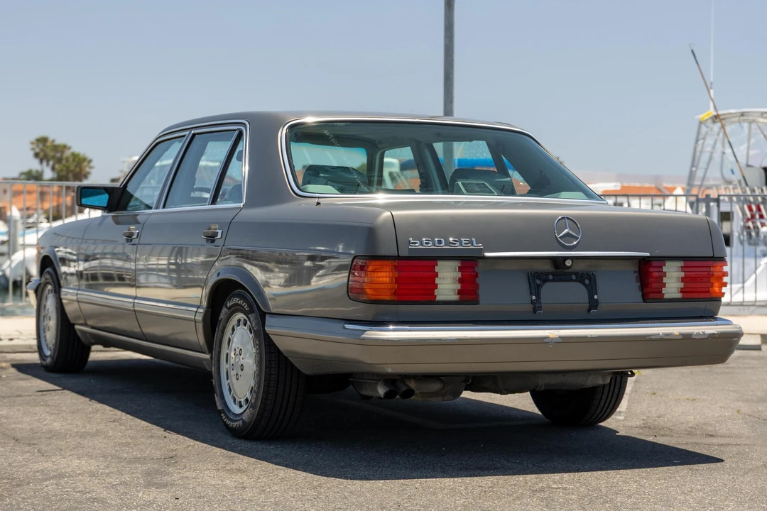 1988 Mercedes-Benz W126 S-Class Sedan - Image 4 of 31