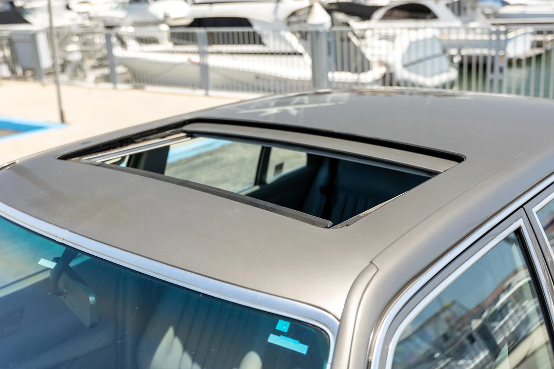 1988 Mercedes-Benz W126 S-Class Sedan - Image 28 of 31