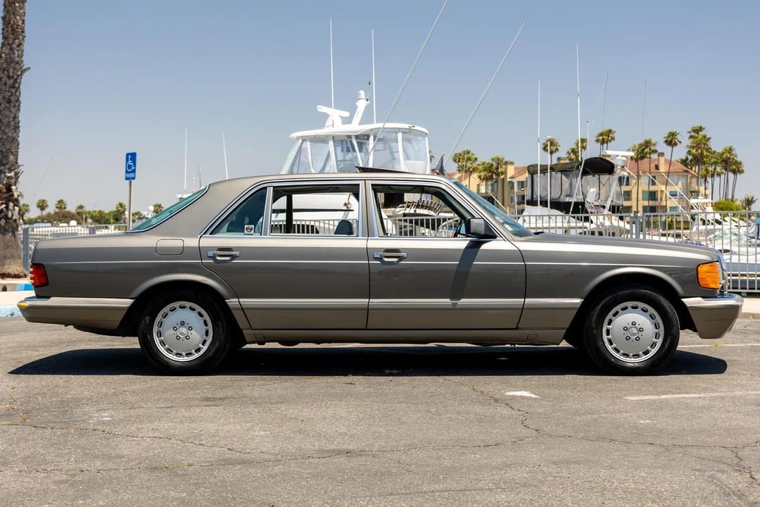 1988 Mercedes-Benz W126 S-Class Sedan - Image 3 of 31