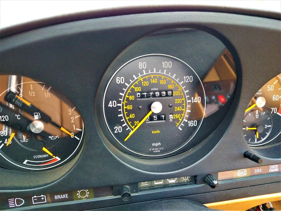 1988 Mercedes-Benz R107 SL-Class - Image 28 of 31