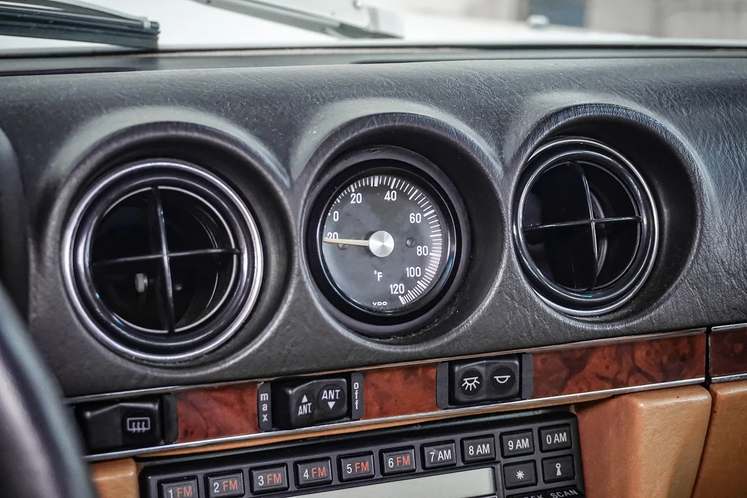 1988 Mercedes-Benz R107 SL-Class - Image 24 of 31