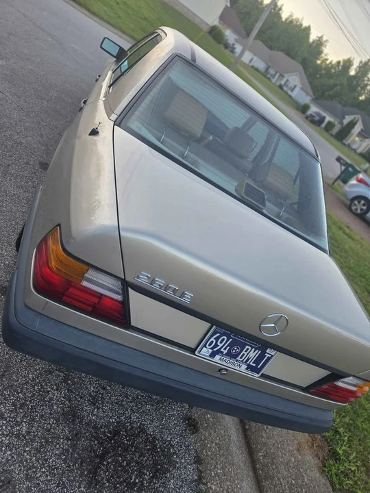 1988 Mercedes-Benz W124 E-Class - Image 5 of 12