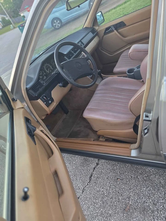 1988 Mercedes-Benz W124 E-Class - Image 7 of 12