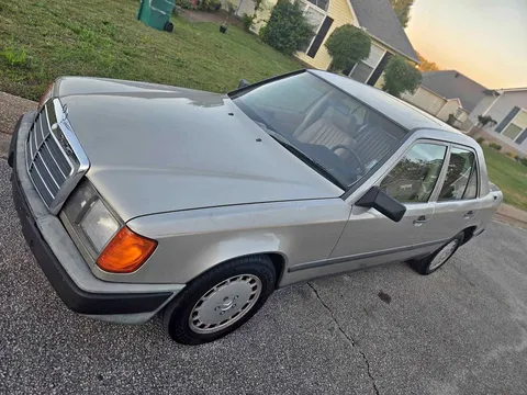 1988 Mercedes-Benz E-Class E 300 Sedan 4D