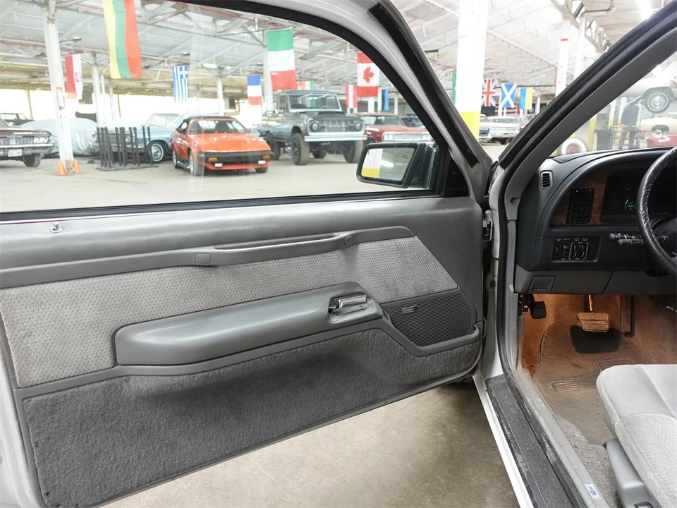1988 Mercury Cougar 4th+ Gen - Image 12 of 31