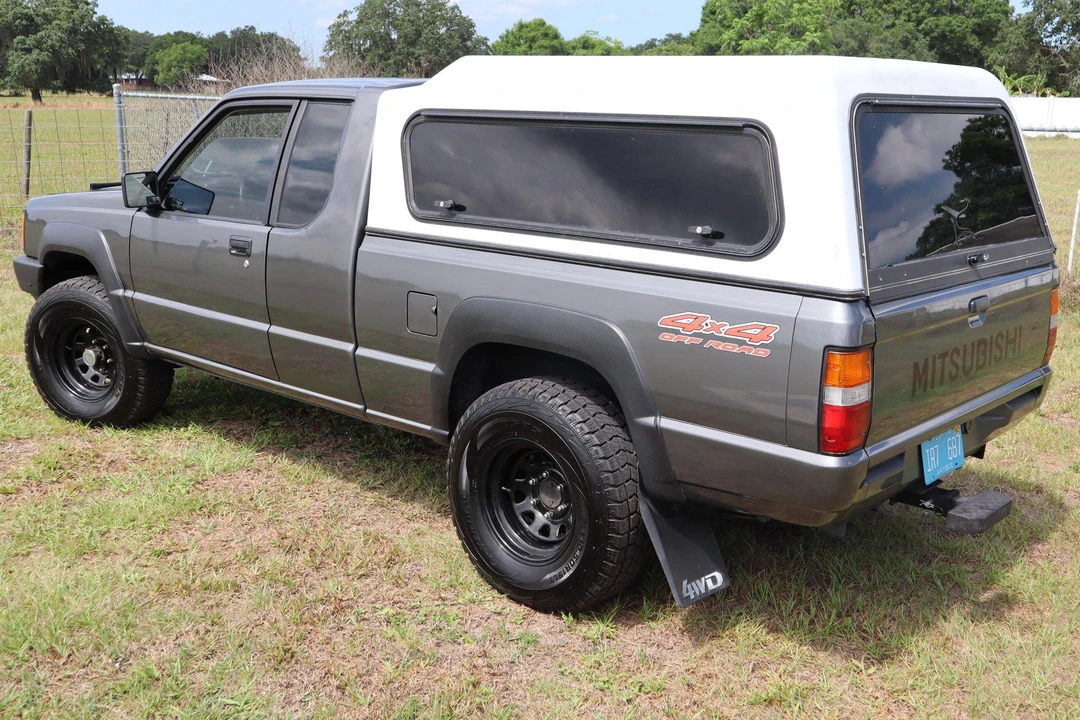 1988 Mitsubishi Triton 2nd Gen - Image 4 of 5