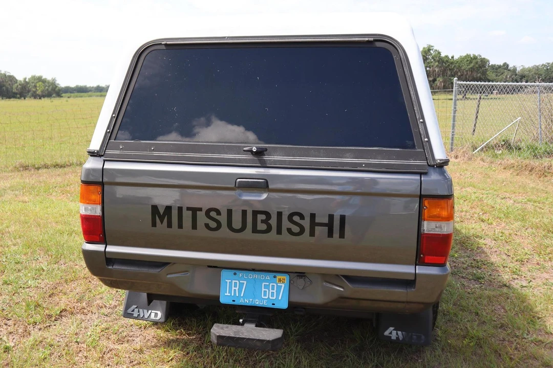 1988 Mitsubishi Triton 2nd Gen - Image 5 of 5