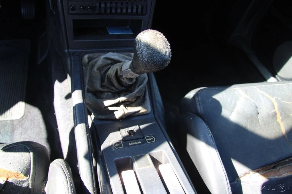 1988 Mitsubishi Starion - Image 17 of 21