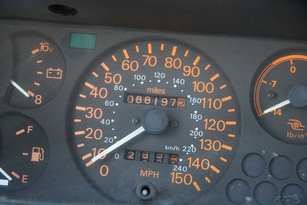 1988 Mitsubishi Starion - Image 15 of 21