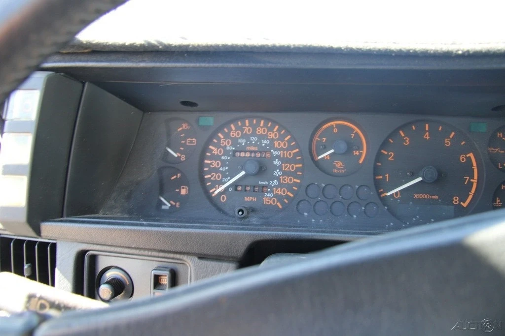 1988 Mitsubishi Starion - Image 14 of 21