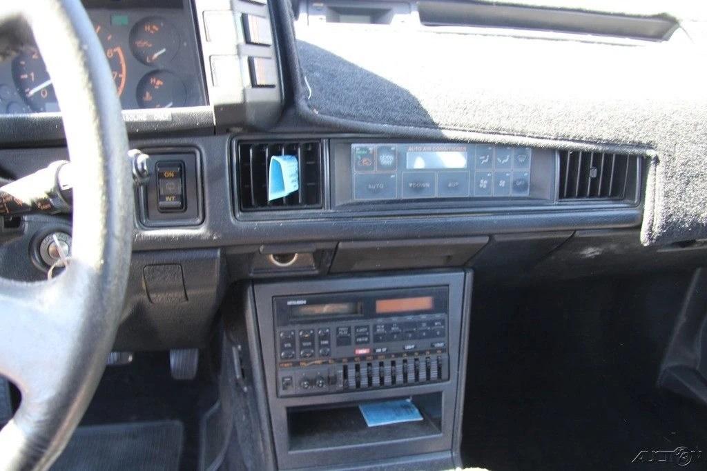 1988 Mitsubishi Starion - Image 16 of 21