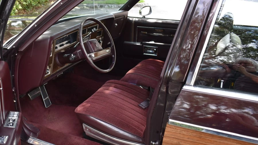 1988 Oldsmobile Custom Cruiser - Image 4 of 31