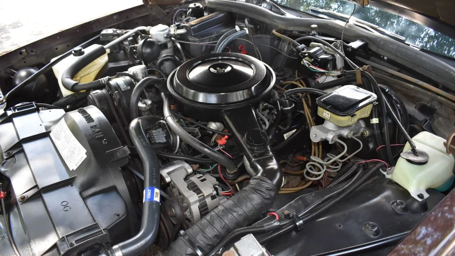 1988 Oldsmobile Custom Cruiser - Image 7 of 31