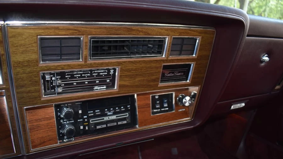 1988 Oldsmobile Custom Cruiser - Image 8 of 31