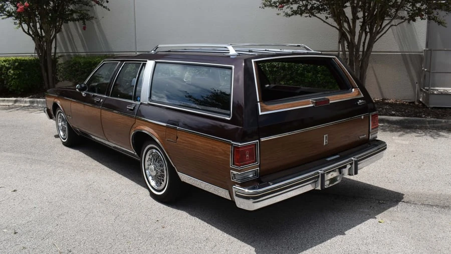 1988 Oldsmobile Custom Cruiser - Image 13 of 31