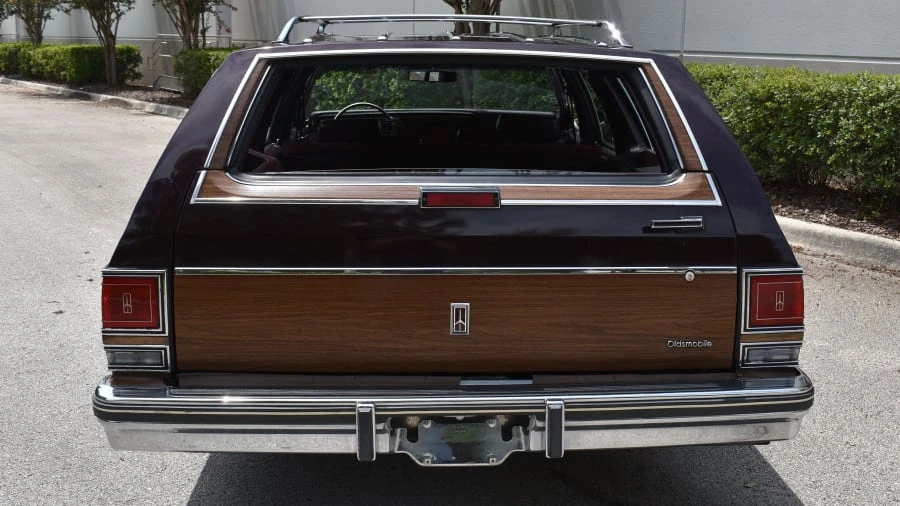 1988 Oldsmobile Custom Cruiser - Image 16 of 31