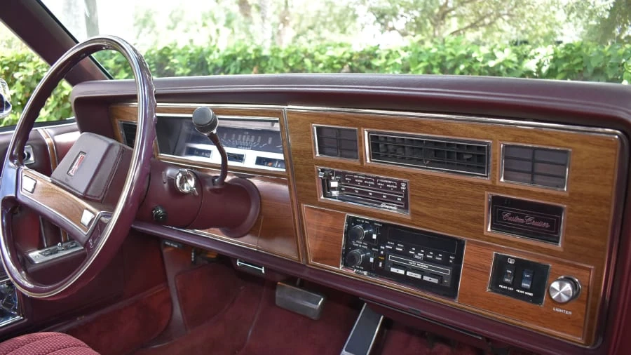 1988 Oldsmobile Custom Cruiser - Image 18 of 31