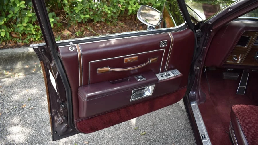 1988 Oldsmobile Custom Cruiser - Image 21 of 31