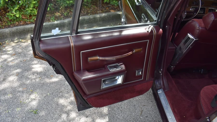 1988 Oldsmobile Custom Cruiser - Image 22 of 31
