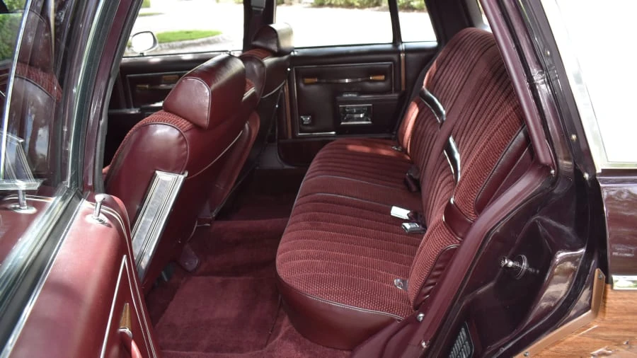 1988 Oldsmobile Custom Cruiser - Image 23 of 31