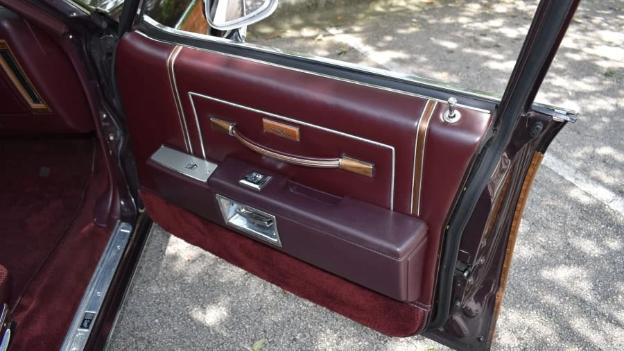 1988 Oldsmobile Custom Cruiser - Image 24 of 31