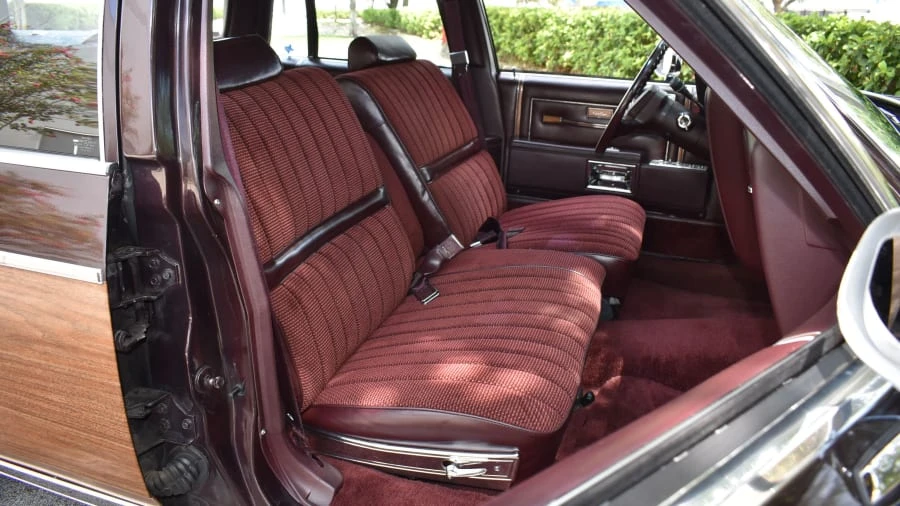 1988 Oldsmobile Custom Cruiser - Image 25 of 31