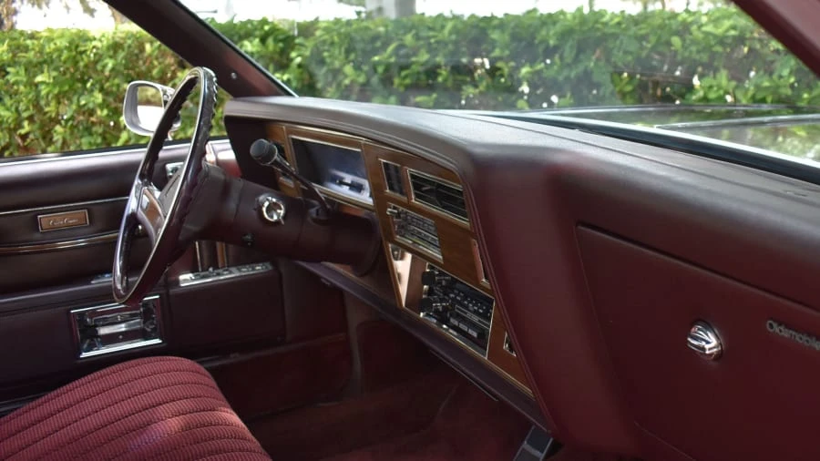 1988 Oldsmobile Custom Cruiser - Image 26 of 31